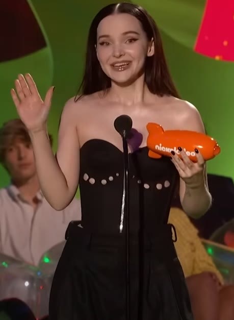 Dove Cameron accepting an award at the 2023 Kids' Choice Awards
