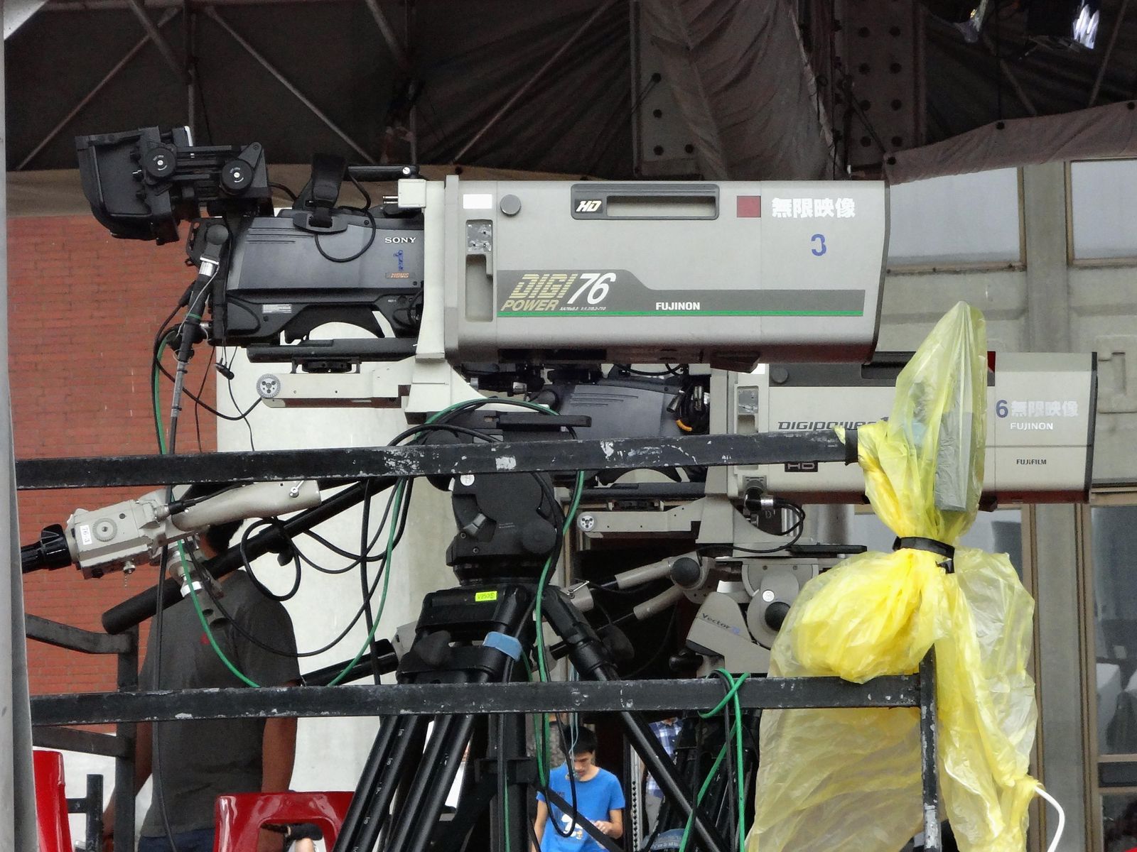 Professional television production cameras — how much do reality TV stars get paid depends on their role behind or in front of them