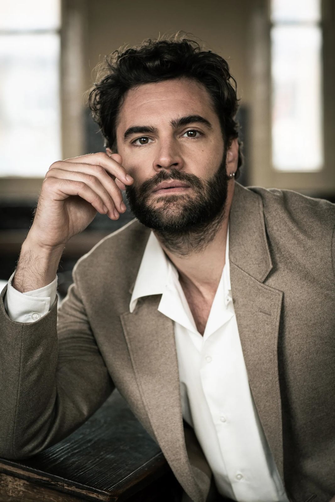 English actor Tom Bateman posing for a portrait photo in 2025.