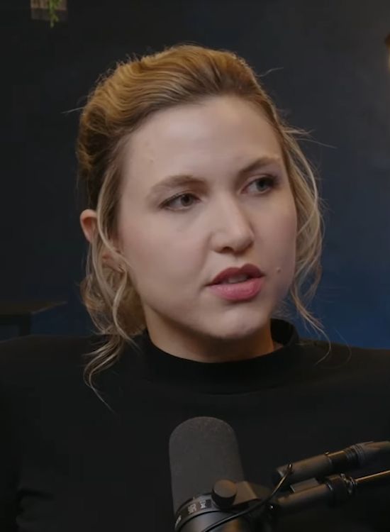 Taylor Tomlinson speaking on The Blocks Podcast.