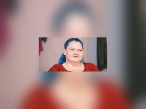 Amy Slaton wiping away tears during a 1000-Lb Sisters episode