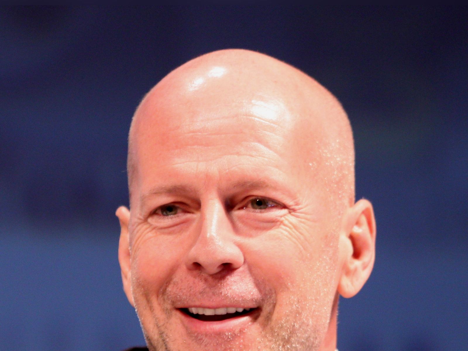 Bruce Willis smiling at a public event, head fully in frame