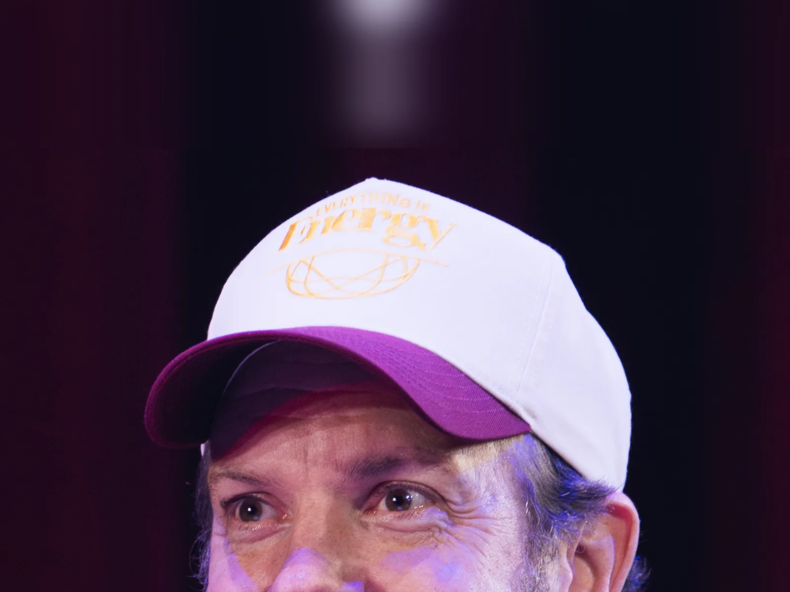 Jason Sudeikis, the star and co-creator of Ted Lasso, wearing a cap at a live event