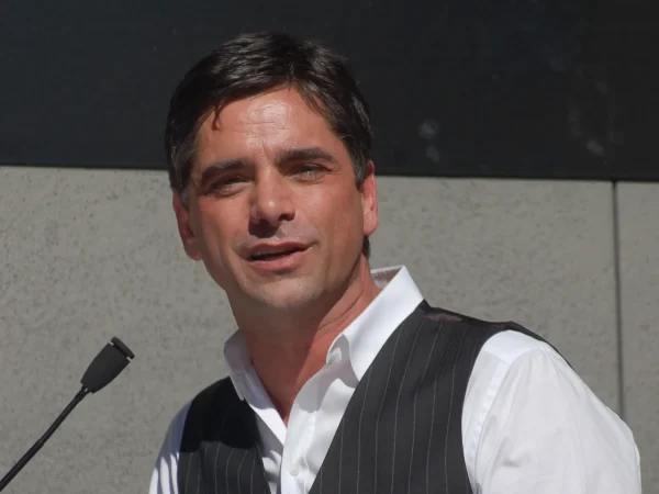 John Stamos smiling at a 2009 Hollywood event