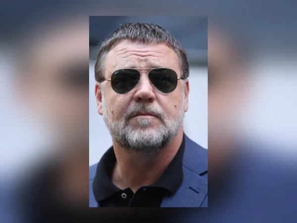 Russell Crowe wearing sunglasses at a premiere