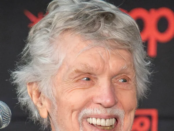 Tom Skerritt smiling at the 2024 Chicago Comic and Entertainment Exposition in Chicago